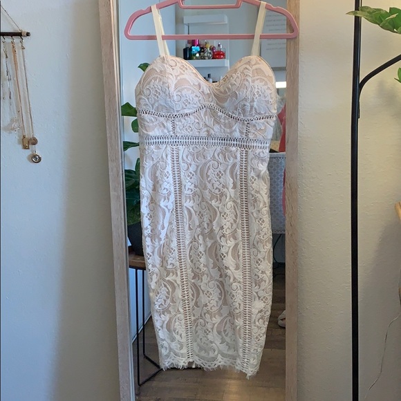 White dress - Picture 2 of 4